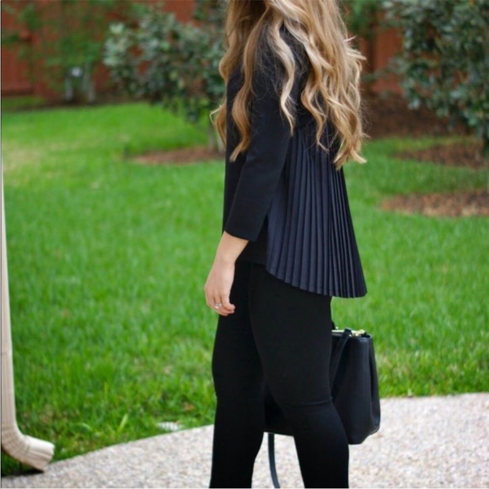 Lululemon Pleat On Long Sleeve Top Black Size 6